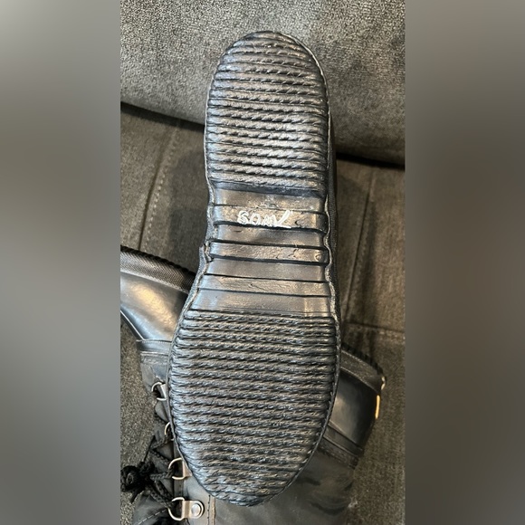 Sorel lined waterproof black size 7 women’s snow boot - Picture 3 of 6